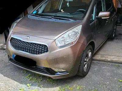 Gebraucht Kia Venga 90 PS (66 kW) 2015 Braun Kleinwagen