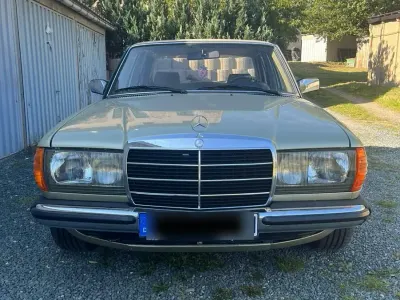 Brugt Mercedes E230 136 HK (100 kW) 1982 Sedan