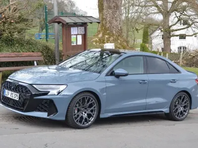 Neu Audi RS3 Sport 400 PS (294 kW) 2026 Grau Limousine