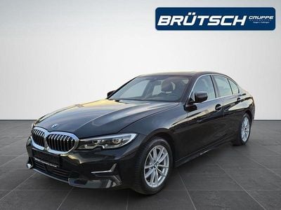 Black sapphire metallic Gebraucht 2021 BMW 320 Luxury Line Limousine | 32.480 € (Fairer Preis)