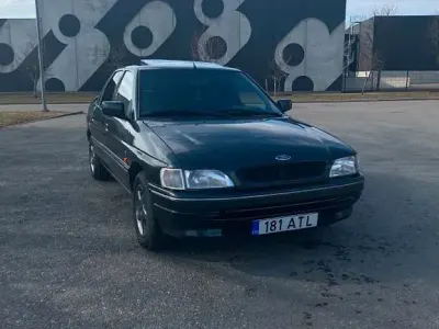 Brugt Ford Escort Ghia 105 HK (77 kW) 1992 Grøn Sedan