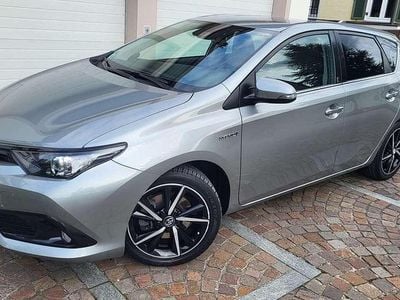 Gebraucht Toyota Auris Hybrid Team 136 PS (100 kW) 2018 Grau Limousine