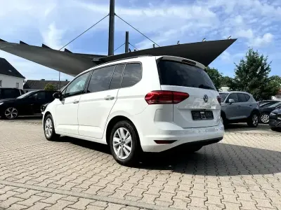 Gebraucht VW Touran Comfortline 150 PS (110 kW) 2024 Pure white Van / Kleinbus