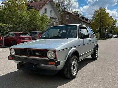 Second-hand VW Golf I GTI 110 CP (80 kW) 1977 Argintiu Hatchback
