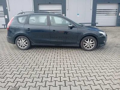 Gebraucht Hyundai i30 Edition 90 PS (66 kW) 2011 Schwarz Kombi