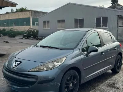 Gebraucht Peugeot 207 Filou 95 PS (69 kW) 2008 Grau Limousine
