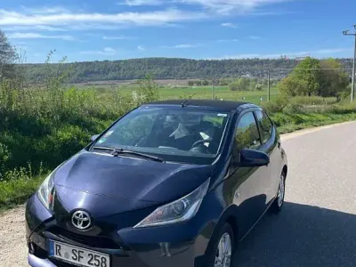 Gebraucht Toyota Aygo X-wave 69 PS (50 kW) 2014 Blau Kleinwagen