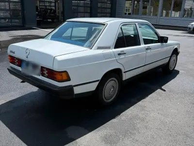 Gebraucht Mercedes 190 119 PS (87 kW) 1987 Weiß Limousine