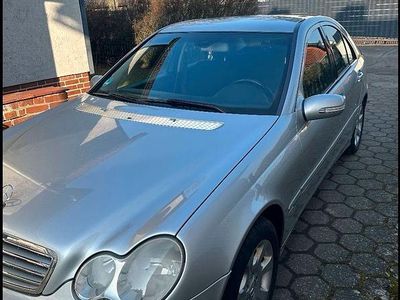 Silber Gebraucht 2004 Mercedes C200 Limousine | 2.500 € (Etwas zu teuer)