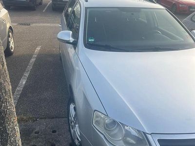 Gebraucht VW Passat 140 PS (102 kW) 2011 Grau Kombi