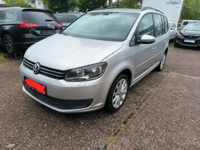 Gebraucht VW Touran Trendline 150 PS (110 kW) 2014 Silber Van / Kleinbus