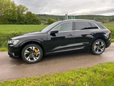 Gebraucht Audi e-tron Comfort 169 kW (230 PS) 2020 Schwarz SUV