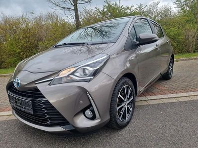 Gebraucht Toyota Yaris Hybrid Team 101 PS (74 kW) 2017 Grau Kleinwagen