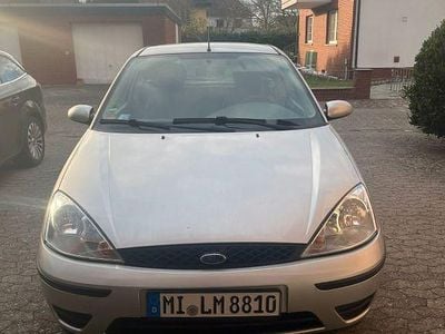 Silber Gebraucht 2002 Ford Focus Trend Limousine | 700 € (Guter Preis)