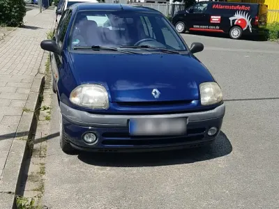 Gebraucht Renault Clio 58 PS (42 kW) 1999 Blau Kleinwagen