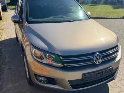 Gebraucht VW Tiguan Trendline 122 PS (89 kW) 2013 Schwarz SUV