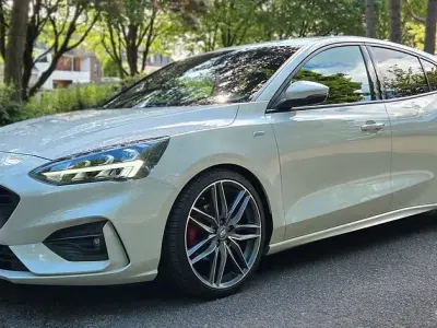 Używany Ford Focus ST-Line X 150 KM (110 kW) 2021 Biały Sedan/Limuzyna