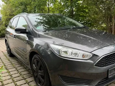 Gebraucht Ford Focus Trend 120 PS (88 kW) 2015 Grau Kombi