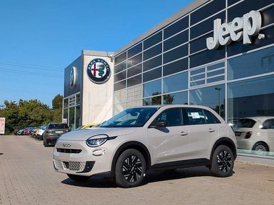 Neu Fiat 600 Icon 136 PS (100 kW) 2025 Beige Limousine