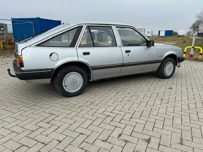 Brugt Opel Ascona 90 HK (66 kW) 1984 Sølv Sedan