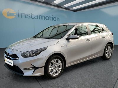 Neu Kia Ceed 101 PS (74 kW) 2025 Silber Kleinwagen