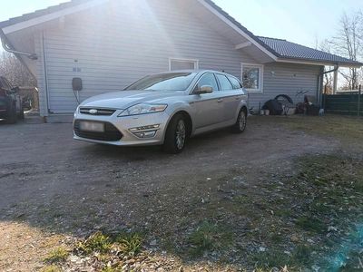 Gebraucht Ford Mondeo 163 PS (119 kW) 2011 Silber Kombi