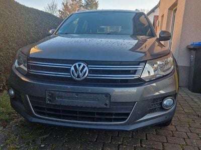 Grau Gebraucht 2013 VW Tiguan Life SUV | 12.599 € (Etwas zu teuer)