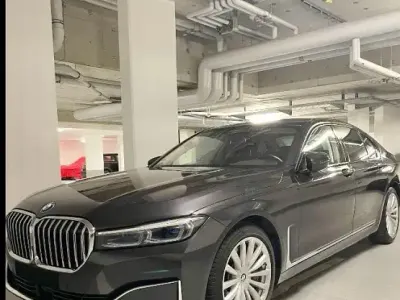 Gebraucht BMW 750 530 PS (389 kW) 2019 Grau Limousine