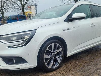 Weiß Gebraucht 2017 Renault Mégane IV Bose Edition Limousine | 8.900 € (Guter Preis)