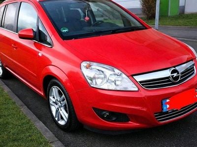 Rot Gebraucht 2010 Opel Zafira Edition Van / Kleinbus | 5.900 € (Teuer)
