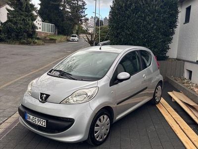 Gebraucht Peugeot 107 Filou 68 PS (50 kW) 2006 Silber Kleinwagen