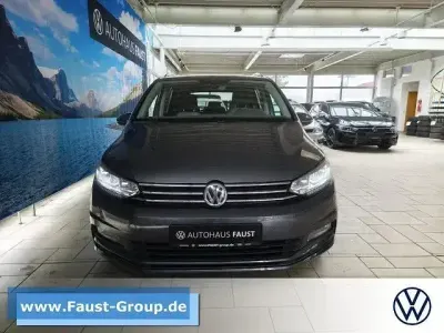 Gebraucht VW Touran Comfortline 116 PS (85 kW) 2017 Grau metallic Van / Kleinbus
