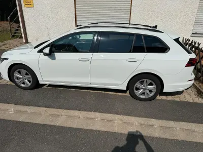 Gebraucht VW Golf VIII 116 PS (85 kW) 2023 Weiß Kombi