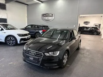 Gebraucht Audi A3 Attraction 105 PS (77 kW) 2013 Schwarz Limousine