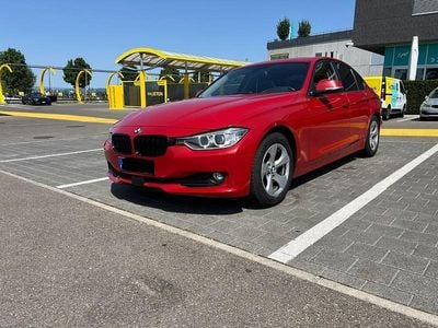 Gebraucht BMW 320 Efficient Dynamics 163 PS (119 kW) 2012 Rot Limousine