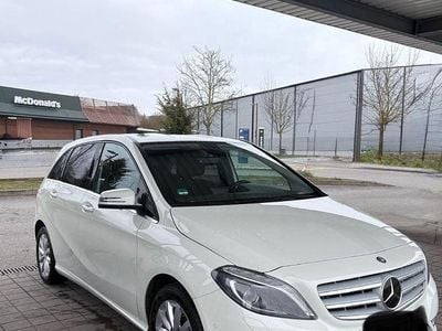 Gebraucht Mercedes B180 122 PS (89 kW) 2013 Weiß Van / Kleinbus