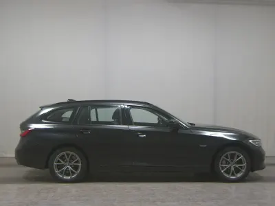 Używany BMW 330e Sport Line 252 KM (185 kW) 2021 Czarny Kombi