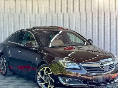 Gebraucht Opel Insignia Edition 250 PS (183 kW) 2013 Violett Limousine