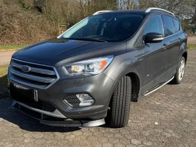 Gebraucht Ford Kuga Titanium 150 PS (110 kW) 2017 Grau SUV