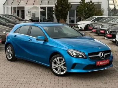 Używany Mercedes A180 Urban 122 KM (89 kW) 2017 Niebieski Sedan/Limuzyna
