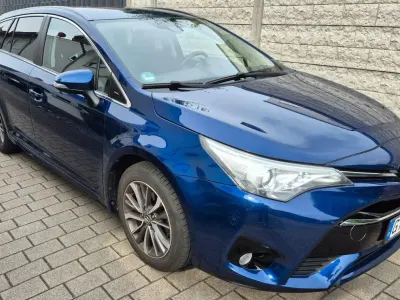 Gebraucht Toyota Avensis Edition-S 147 PS (108 kW) 2016 Blau Kombi