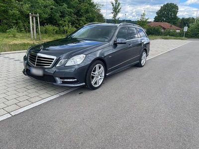 Gebraucht Mercedes E220 Avantgarde 170 PS (125 kW) 2012 Grau Kombi