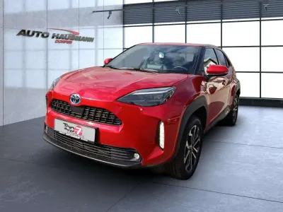Gebraucht Toyota Yaris Cross Team 116 PS (85 kW) 2022 Karminarot SUV