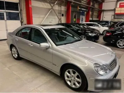 Używany Mercedes C280 231 KM (169 kW) 2006 Srebrny Sedan/Limuzyna