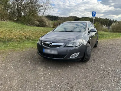 Gebraucht Opel Astra Edition 165 PS (121 kW) 2012 Schwarz Kombi