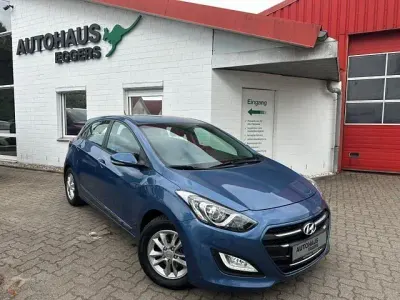Gebraucht Hyundai i30 Trend 101 PS (74 kW) 2016 Ash blue Limousine