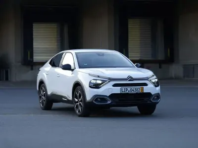 Gebraucht Citroën e-C4 100 kW (136 PS) 2024 Weiß Limousine
