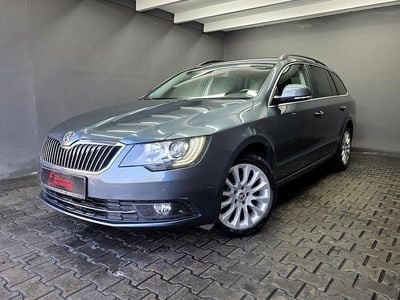 Gebraucht Skoda Superb Exclusive 140 PS (102 kW) 2015 Grau Kombi