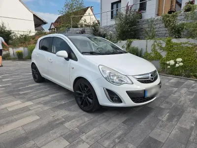 Gebraucht Opel Corsa Color Edition 101 PS (74 kW) 2011 Weiß Kleinwagen