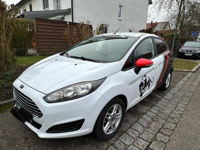 Weiß Gebraucht 2013 Ford Fiesta Kleinwagen | 5.999 €